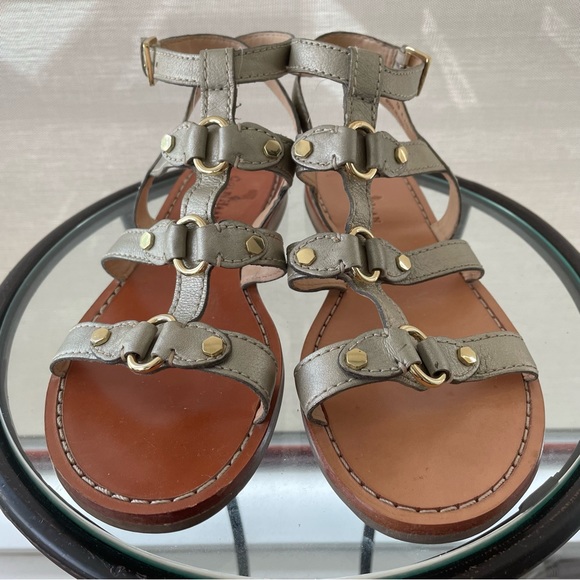 Cole Haan gold sandals with slightly different coloured insoles.  Size 7 US - Picture 2 of 10